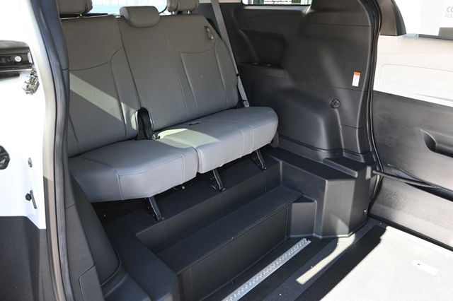 2025 Toyota Sienna XLE AWD 7-Passenger - 22926367 - 17