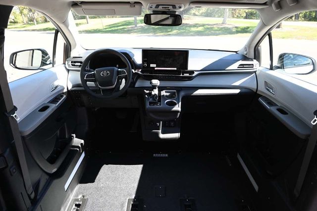 2025 Toyota Sienna XLE AWD 7-Passenger - 22926367 - 20