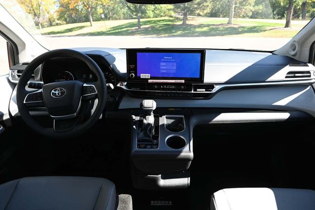 2025 Toyota Sienna XLE AWD 7-Passenger - 22926367 - 21