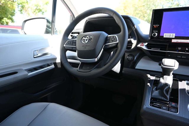 2025 Toyota Sienna XLE AWD 7-Passenger - 22926367 - 23