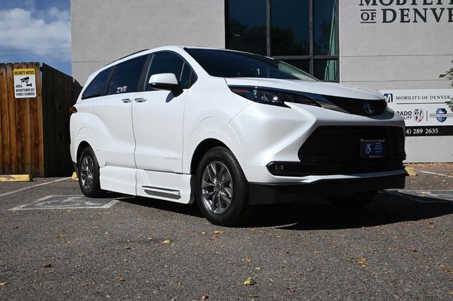 2025 Toyota Sienna XLE AWD 7-Passenger - 22926367 - 2