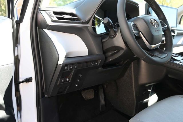 2025 Toyota Sienna XLE AWD 7-Passenger - 22926367 - 29
