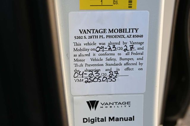 2025 Toyota Sienna XLE AWD 7-Passenger - 22926367 - 33