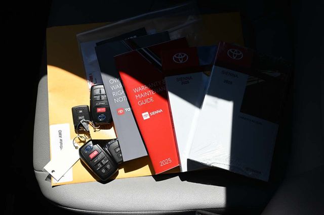 2025 Toyota Sienna XLE AWD 7-Passenger - 22926367 - 37