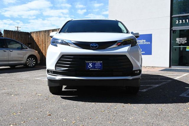 2025 Toyota Sienna XLE AWD 7-Passenger - 22926367 - 3