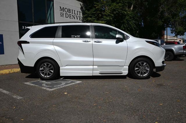 2025 Toyota Sienna XLE AWD 7-Passenger - 22926367 - 4