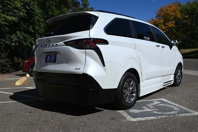 2025 Toyota Sienna XLE AWD 7-Passenger - 22926367 - 5