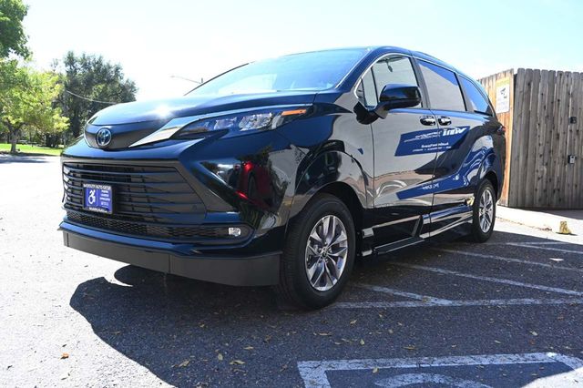 2025 Toyota Sienna XLE AWD 7-Passenger - 22926368 - 9