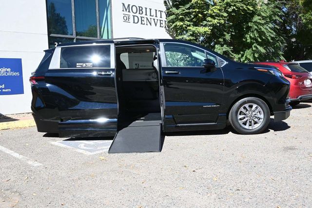 2025 Toyota Sienna XLE AWD 7-Passenger - 22926368 - 16