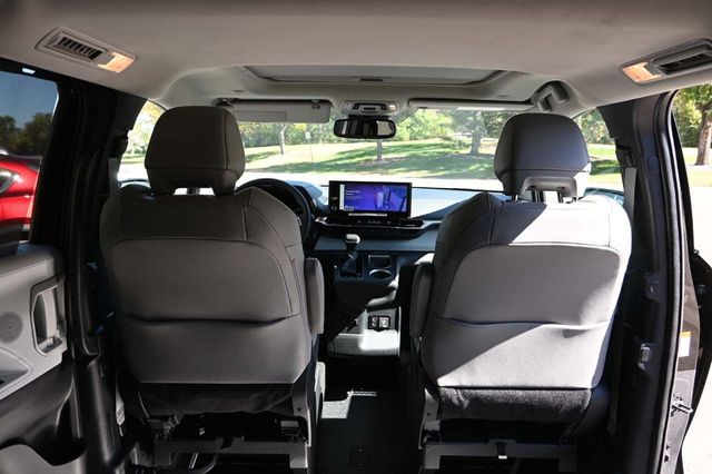 2025 Toyota Sienna XLE AWD 7-Passenger - 22926368 - 19