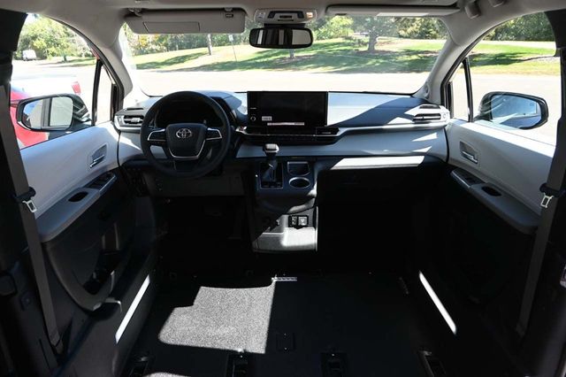 2025 Toyota Sienna XLE AWD 7-Passenger - 22926368 - 20