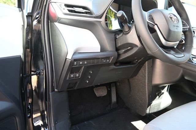 2025 Toyota Sienna XLE AWD 7-Passenger - 22926368 - 26