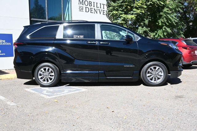 2025 Toyota Sienna XLE AWD 7-Passenger - 22926368 - 4