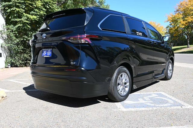 2025 Toyota Sienna XLE AWD 7-Passenger - 22926368 - 5