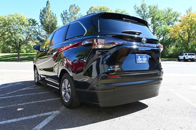 2025 Toyota Sienna XLE AWD 7-Passenger - 22926368 - 7