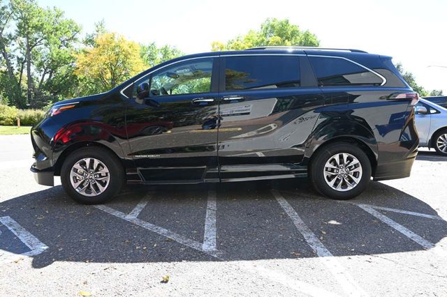 2025 Toyota Sienna XLE AWD 7-Passenger - 22926368 - 8