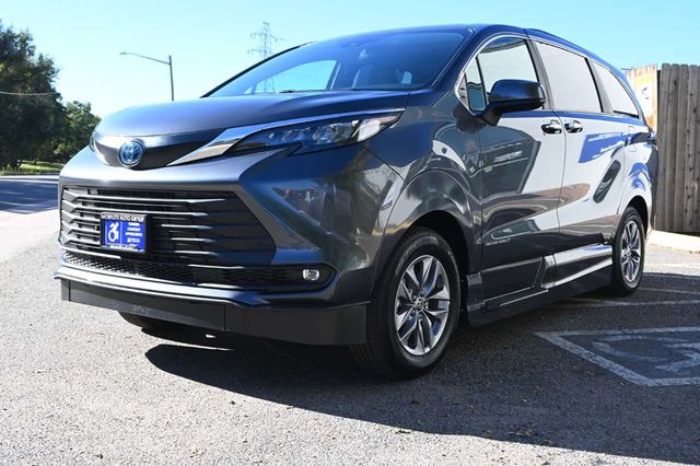 2025 Toyota Sienna XLE AWD 7-Passenger - 22926994 - 9