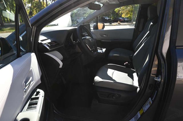 2025 Toyota Sienna XLE AWD 7-Passenger - 22926994 - 12