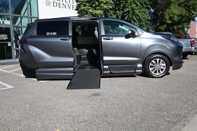 2025 Toyota Sienna XLE AWD 7-Passenger - 22926994 - 16