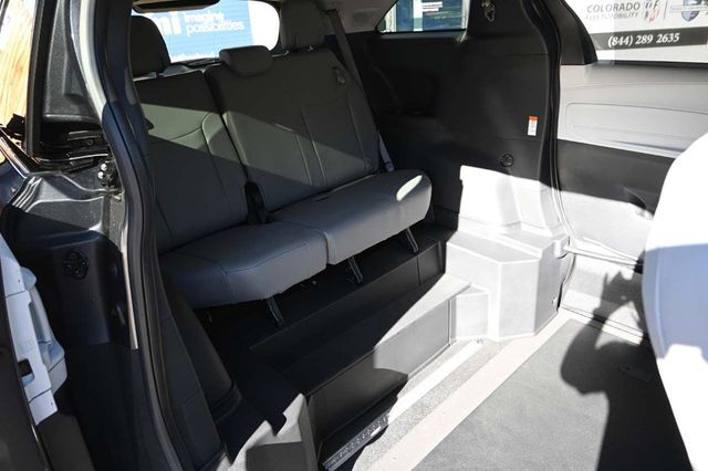 2025 Toyota Sienna XLE AWD 7-Passenger - 22926994 - 17