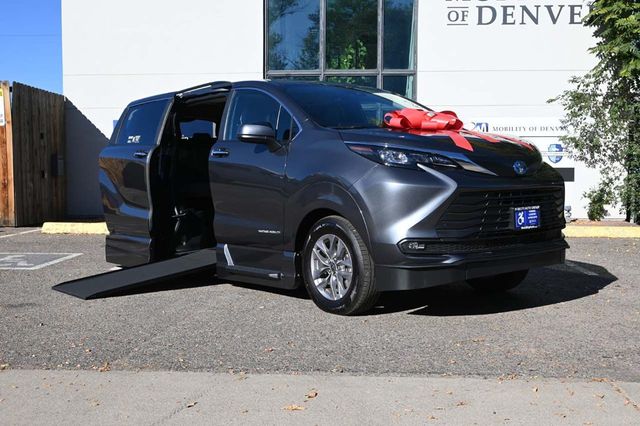 2025 Toyota Sienna XLE AWD 7-Passenger - 22926994 - 1