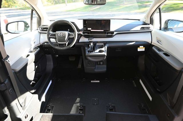 2025 Toyota Sienna XLE AWD 7-Passenger - 22926994 - 20