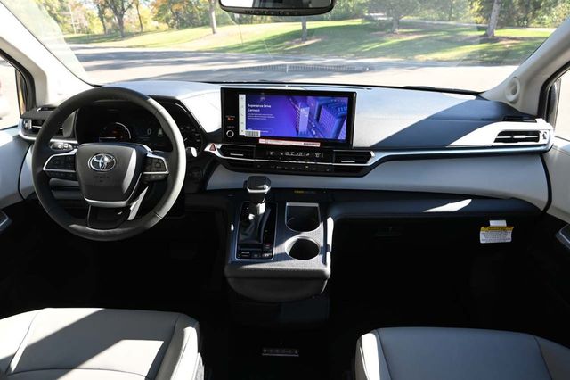 2025 Toyota Sienna XLE AWD 7-Passenger - 22926994 - 21