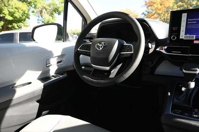 2025 Toyota Sienna XLE AWD 7-Passenger - 22926994 - 23