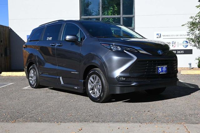 2025 Toyota Sienna XLE AWD 7-Passenger - 22926994 - 2