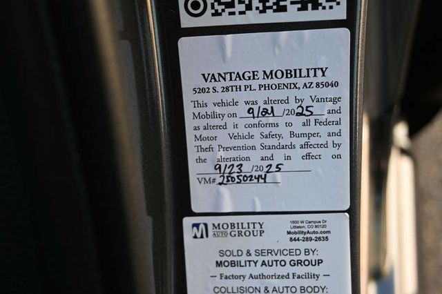 2025 Toyota Sienna XLE AWD 7-Passenger - 22926994 - 33