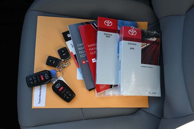 2025 Toyota Sienna XLE AWD 7-Passenger - 22926994 - 38