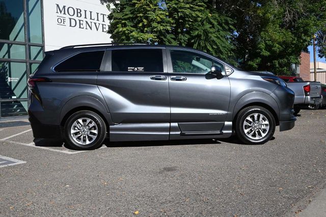 2025 Toyota Sienna XLE AWD 7-Passenger - 22926994 - 4