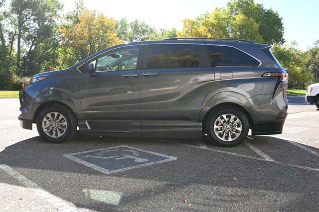 2025 Toyota Sienna XLE AWD 7-Passenger - 22926994 - 8