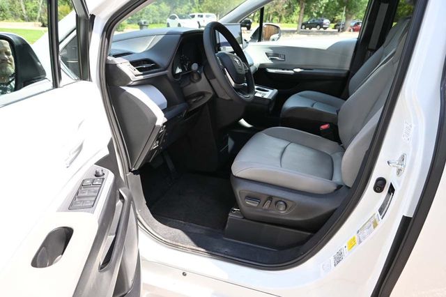 2025 Toyota Sienna XLE Mobility Handicap Van - 22898109 - 11