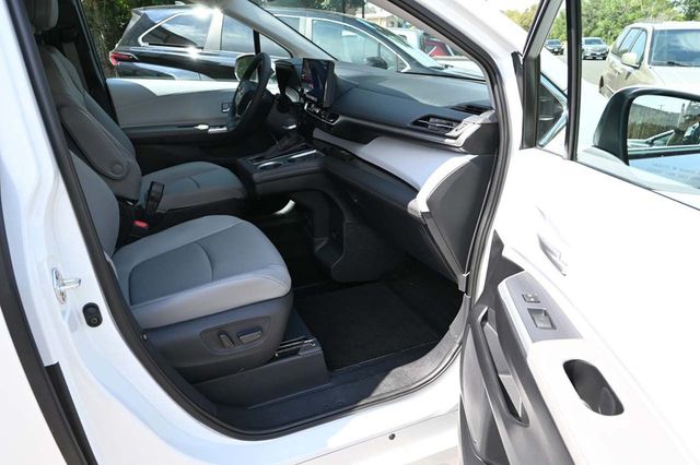 2025 Toyota Sienna XLE Mobility Handicap Van - 22898109 - 13
