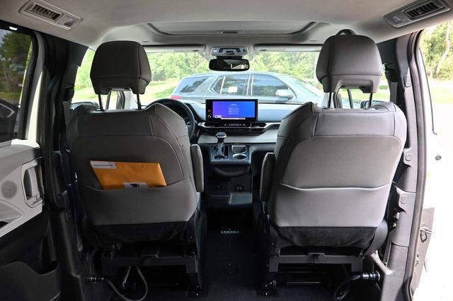 2025 Toyota Sienna XLE Mobility Handicap Van - 22898109 - 18