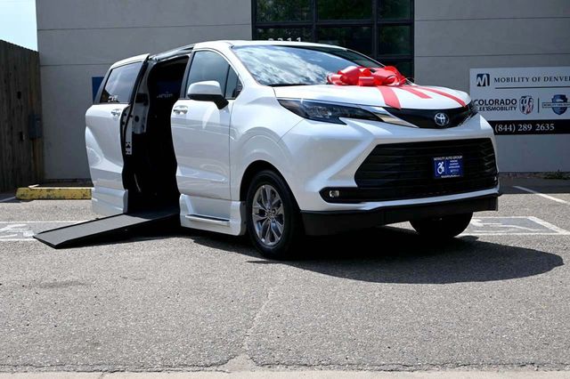 2025 Toyota Sienna XLE Mobility Handicap Van - 22898109 - 1