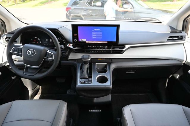 2025 Toyota Sienna XLE Mobility Handicap Van - 22898109 - 20