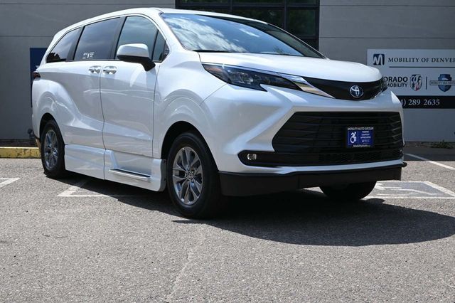 2025 Toyota Sienna XLE Mobility Handicap Van - 22898109 - 2