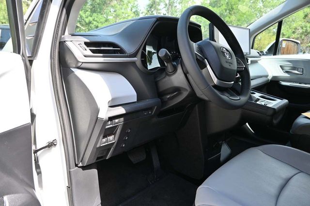 2025 Toyota Sienna XLE Mobility Handicap Van - 22898109 - 29