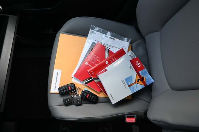 2025 Toyota Sienna XLE Mobility Handicap Van - 22898109 - 37