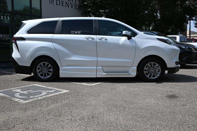 2025 Toyota Sienna XLE Mobility Handicap Van - 22898109 - 3