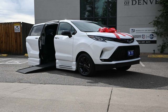 2025 Toyota Sienna XSE AWD 7-Passenger - 22921196 - 1