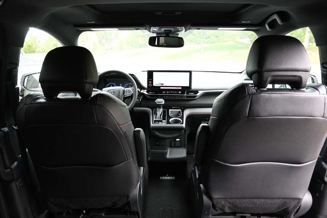 2025 Toyota Sienna XSE AWD 7-Passenger - 22921196 - 19