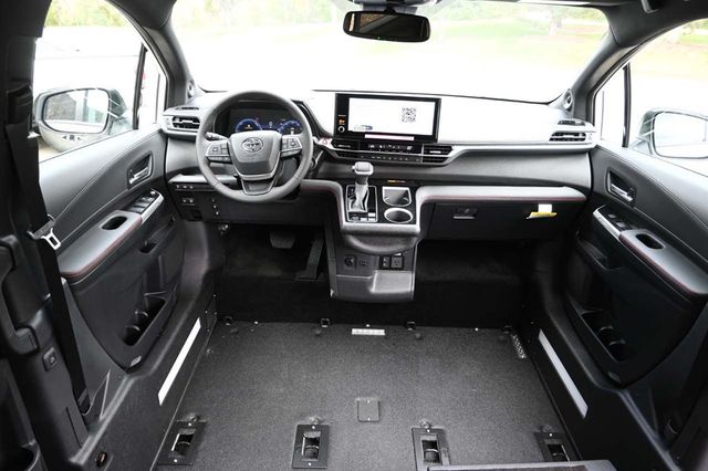 2025 Toyota Sienna XSE AWD 7-Passenger - 22921196 - 20