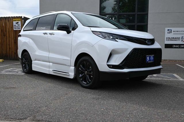 2025 Toyota Sienna XSE AWD 7-Passenger - 22921196 - 2