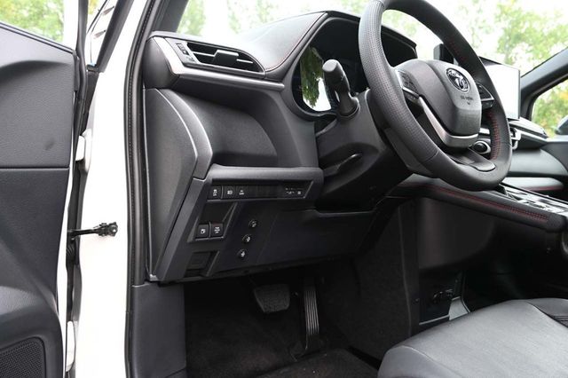 2025 Toyota Sienna XSE AWD 7-Passenger - 22921196 - 29