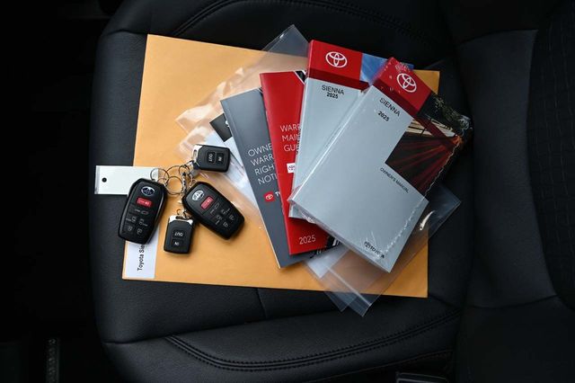 2025 Toyota Sienna XSE AWD 7-Passenger - 22921196 - 38