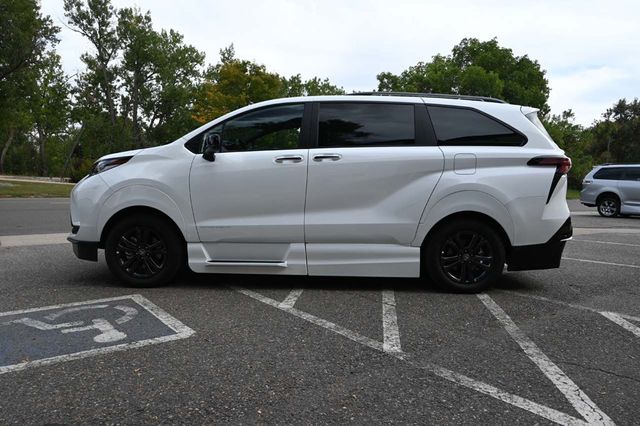 2025 Toyota Sienna XSE AWD 7-Passenger - 22921196 - 8