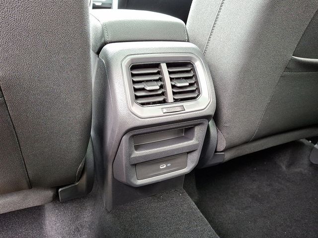 2025 Volkswagen Taos SE Black 4MOTION - 22877742 - 9